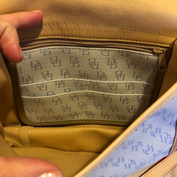 Dooney & Bourke crossbody - Picture 2 of 2